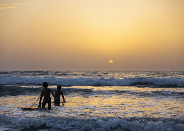 Surfistas en Playa de Garcey