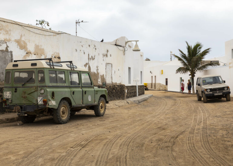 Calle sin asfaltar en La Graciosa