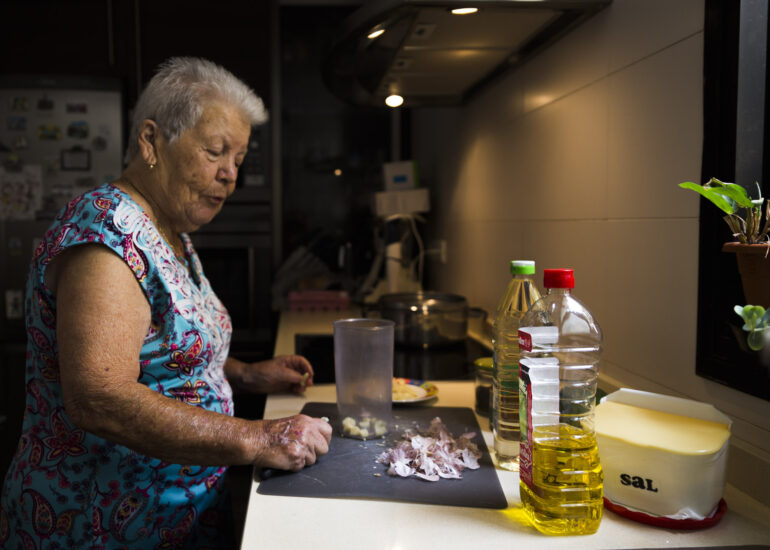 Preparación del mojo canario