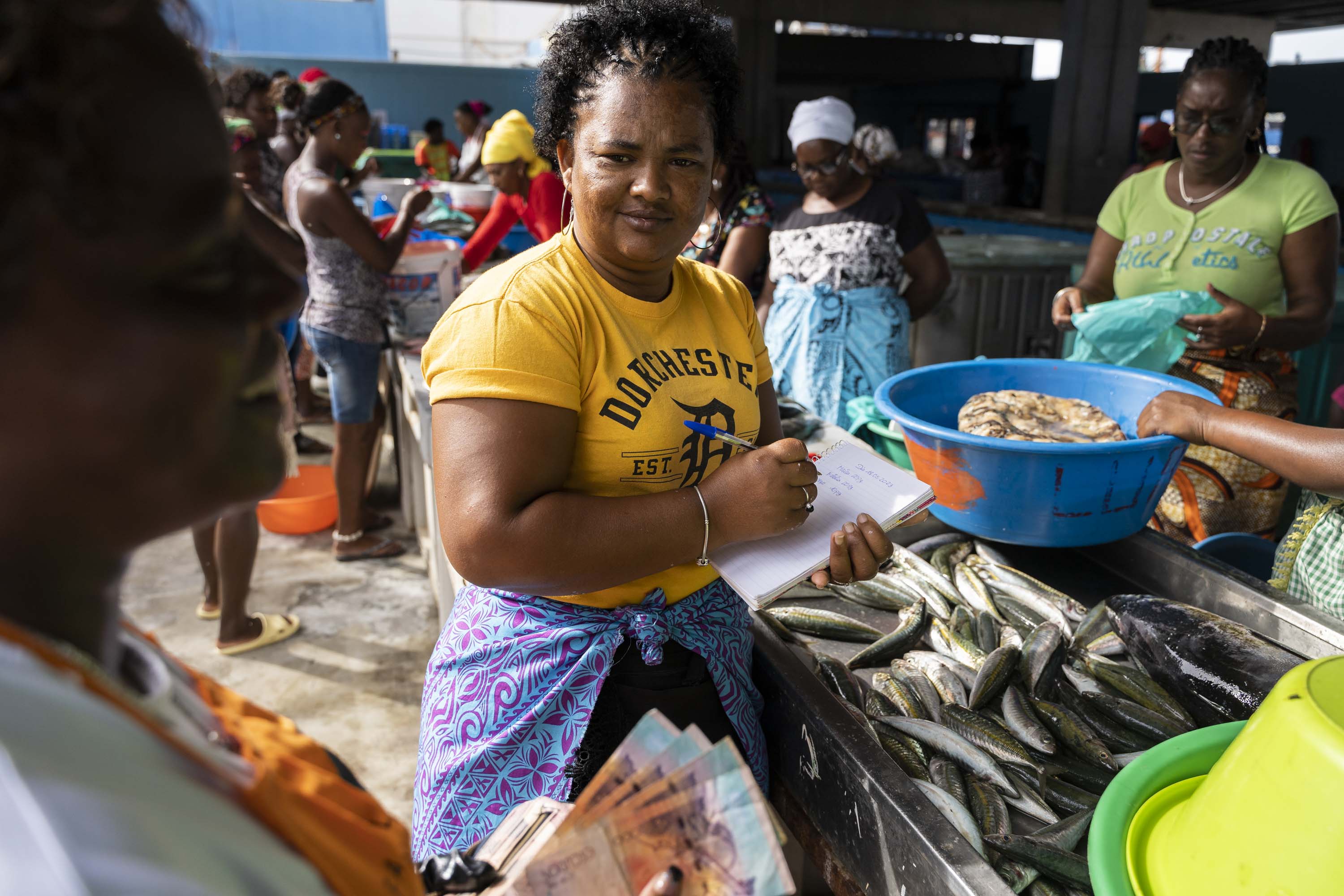 Las mujeres forman parte de la pesca artesanal y se dedican, principalmente, a la venta del producto