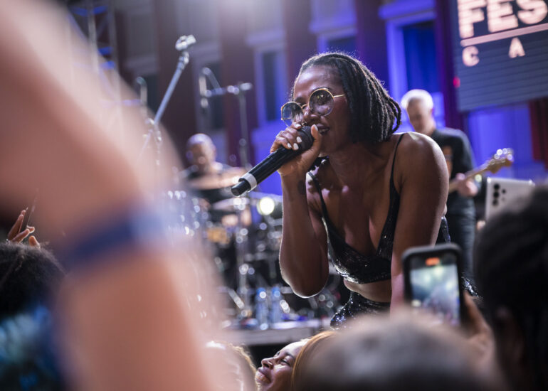 Asa, cantante nigeriana, en concierto