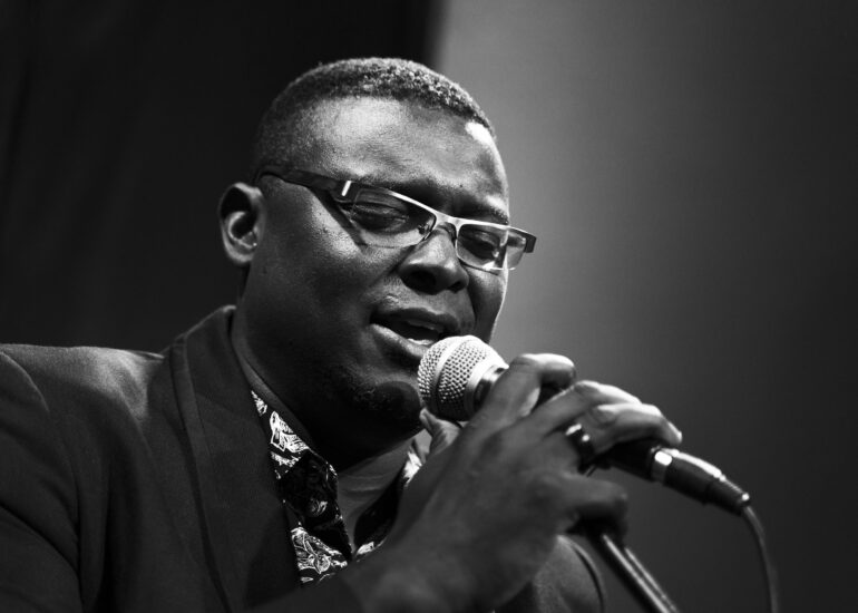 El cantante de Maio Marius Segunda en concierto
