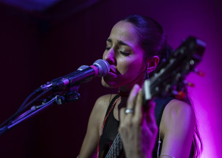Cantante caboverdiana y portuguesa Sara Alhinho