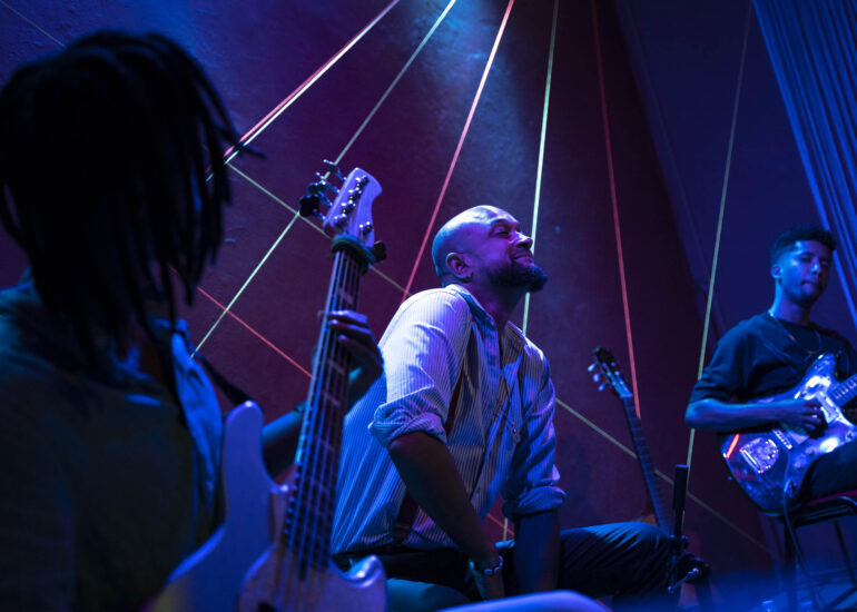 Zubikilla Spencer y su grupo en el Palácio da Cultura Ildo Lobo